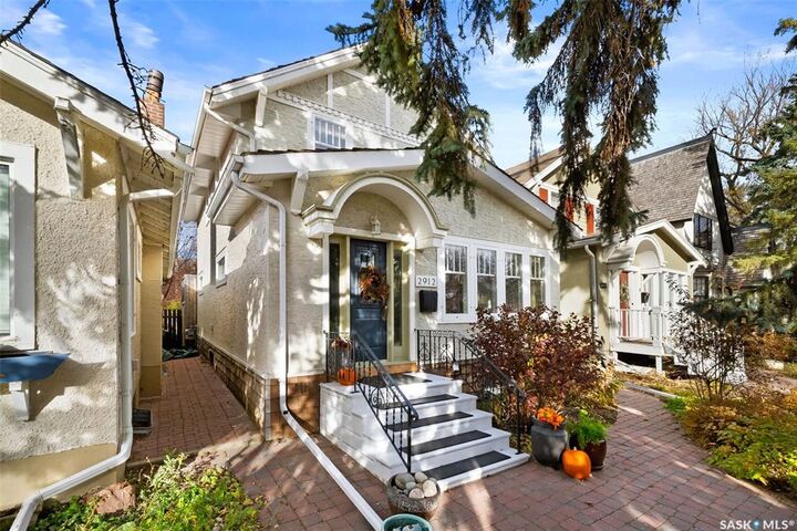 Property Photo:  2912 McCallum Avenue  SK S4S 0R2