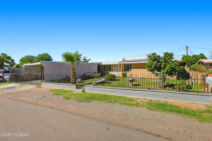 Property Photo:  1908 W Root Lane  AZ 85705 