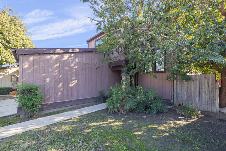 Property Photo: 219 E Elowin Court CA 93291