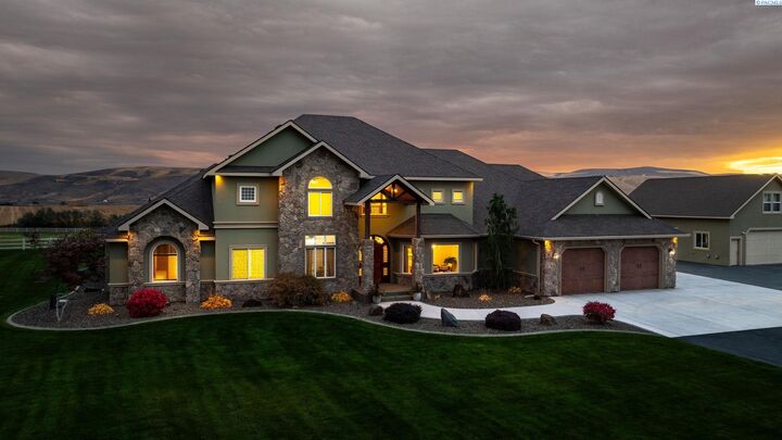 Property Photo:  72015 E Sundown Pr SE  WA 99338