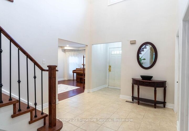 Property Photo: 5580 Millbrook Lane ON L5M 3X9