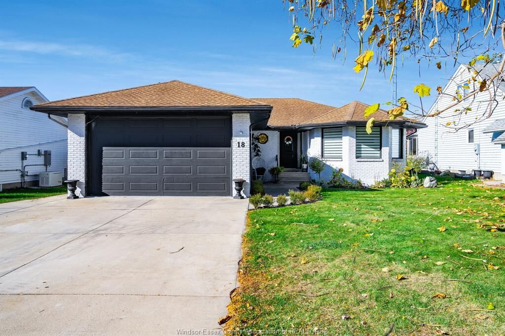 Property Photo:  18 William Avenue  ON N9Y 3T2 