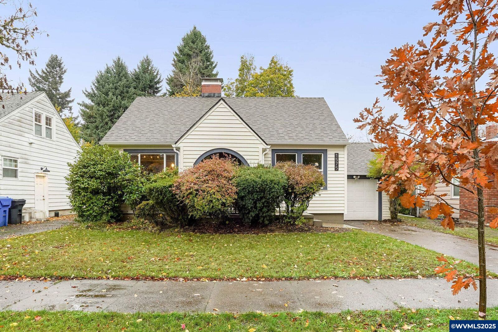 Property Photo:  1575 19th St NE  OR 97301 