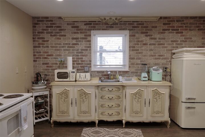 Property Photo:  1236 S Academy Avenue S  TX 78130