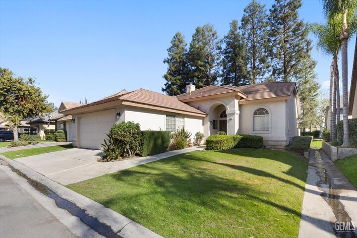 Property Photo: 134 Stockdale Circle CA 93309