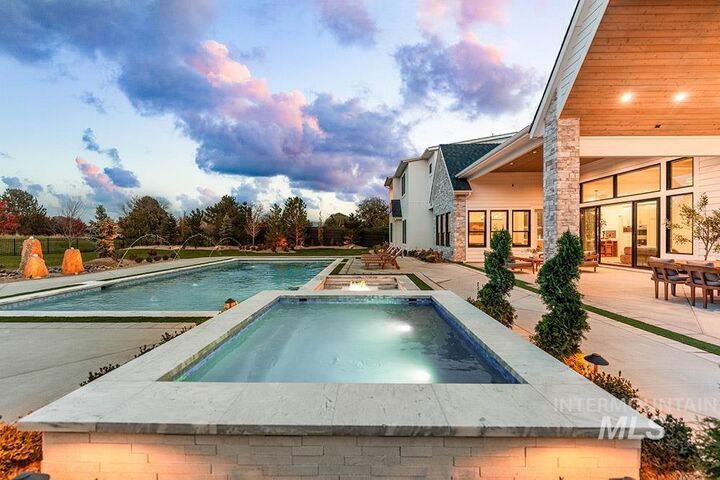 Property Photo: 1948 W Oakhampton Dr ID 83616