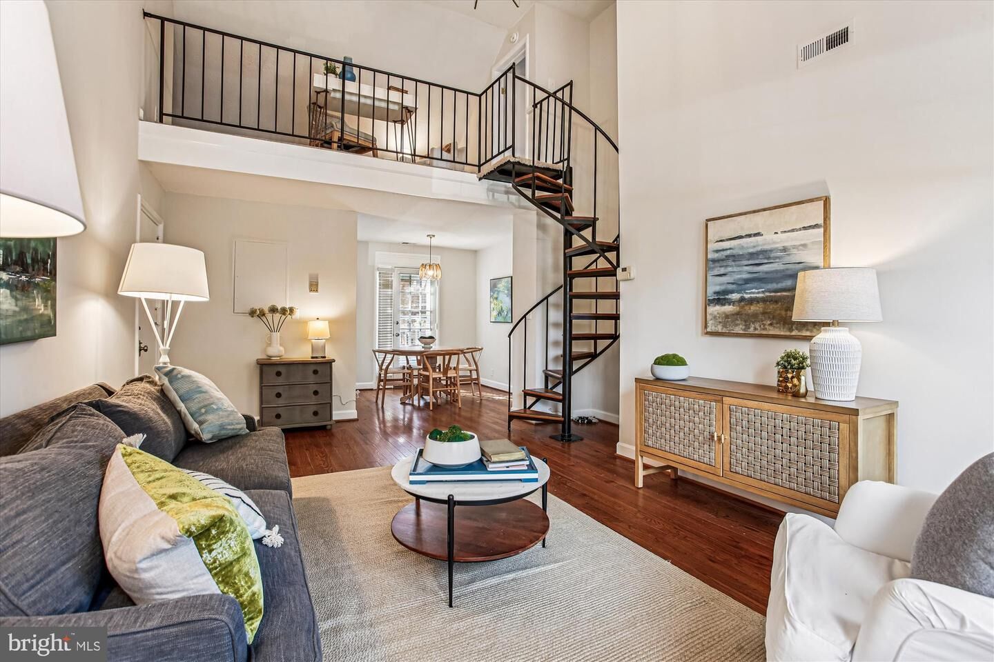 Property Photo: 3000 S Columbus Street S B2 VA 22206