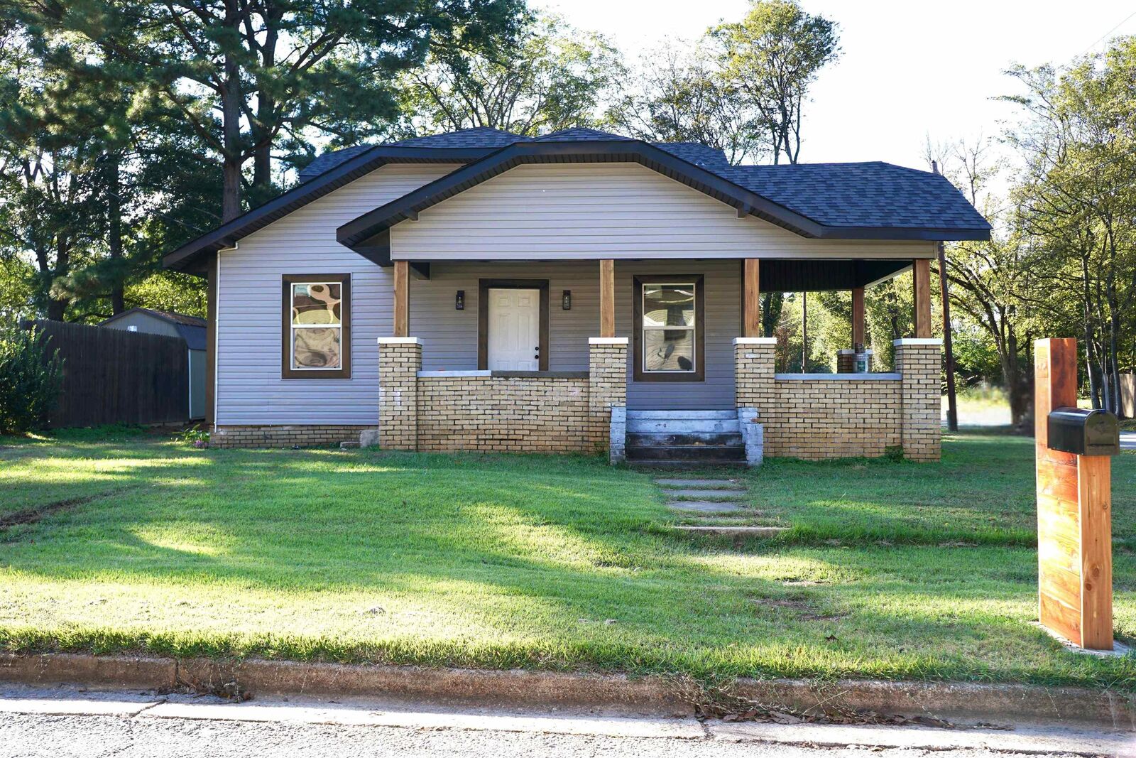 Property Photo:  411 N West Street  AR 72110 