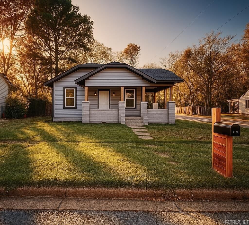 Property Photo:  411 N West Street  AR 72110 