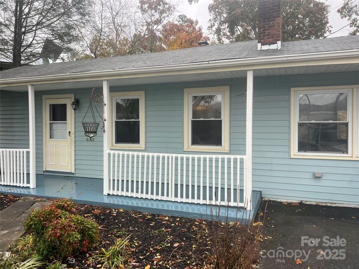 243 Governors View  Asheville NC 28805 photo