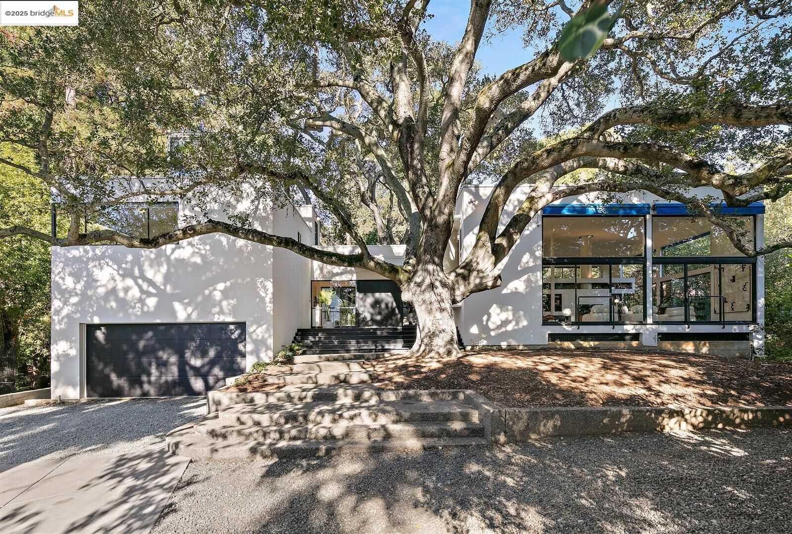 Property Photo:  256 The Uplands  CA 94705 