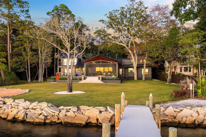 Property Photo:  1435 Bayshore Drive  FL 32578 