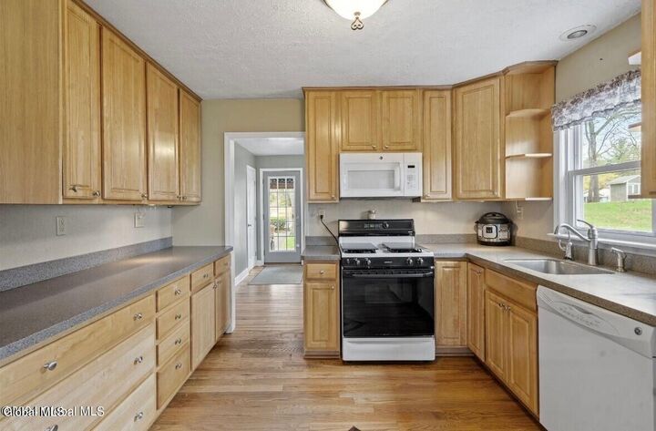 Property Photo:  24 Valleyview Avenue  NY 12306 