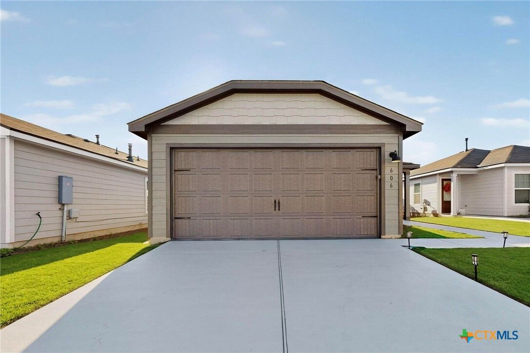 Property Photo:  606 Aplite Pass  TX 78656