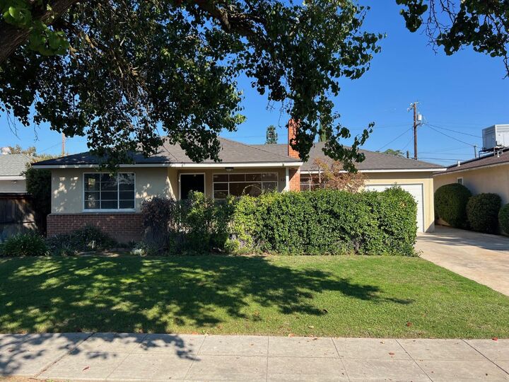 Property Photo:  424 W Robinson Avenue  CA 93705 