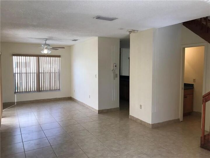 Property Photo: 7061 SW 41st Pl FL 33314