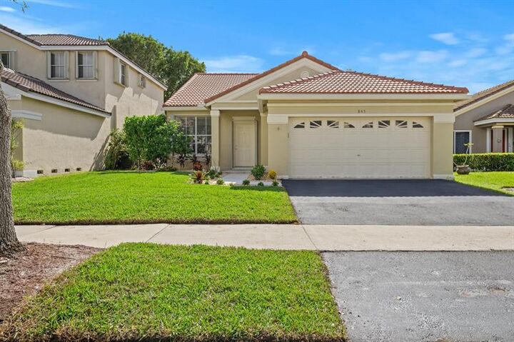 Property Photo: 845 Falling Water Rd FL 33326