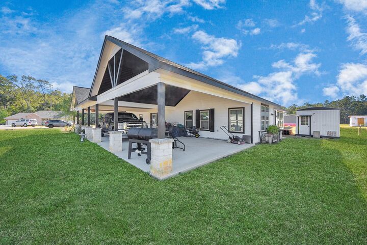 Property Photo: 213 Newman Court TX 77303