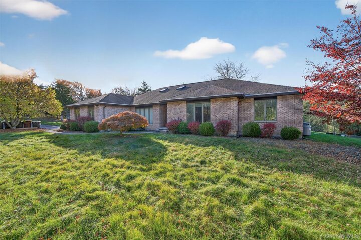 Property Photo:  220 Oxford Road  NY 10918