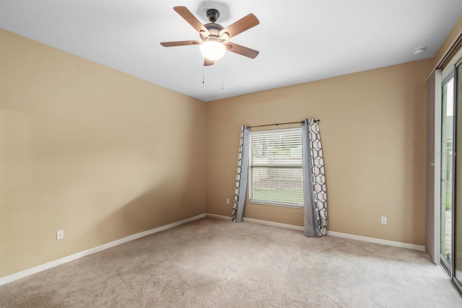 Property Photo: 2640 NE 25th Street FL 34470