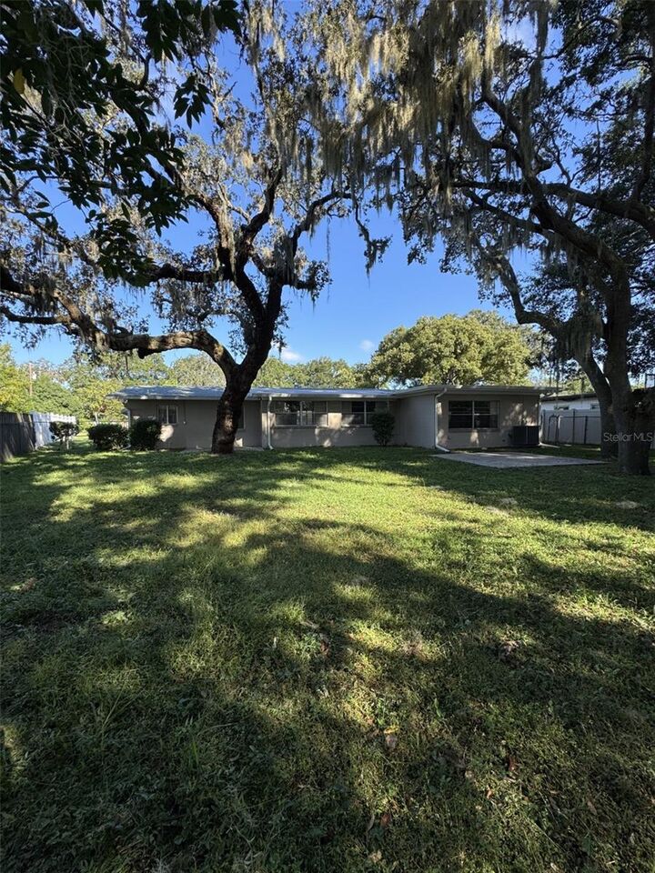 Property Photo:  518 Oak Lane  FL 32751