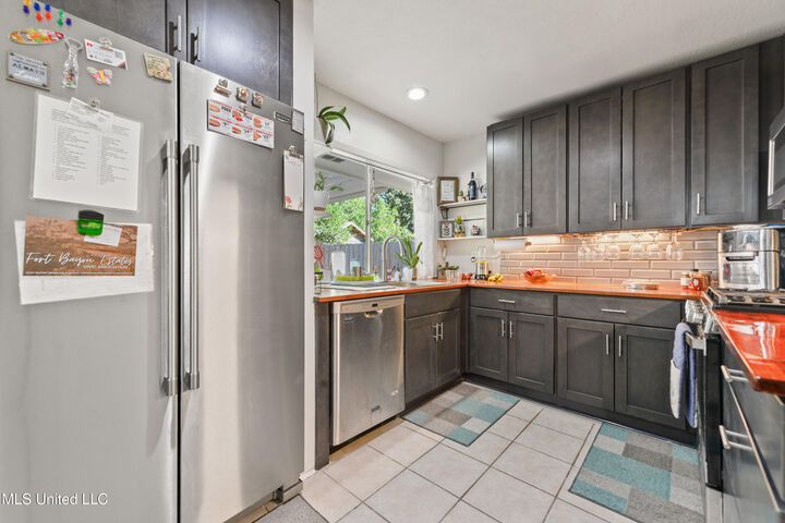 Property Photo:  1214 Lancelot Lane  MS 39564 