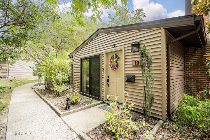 Property Photo:  19 Manchester Court  NJ 07701