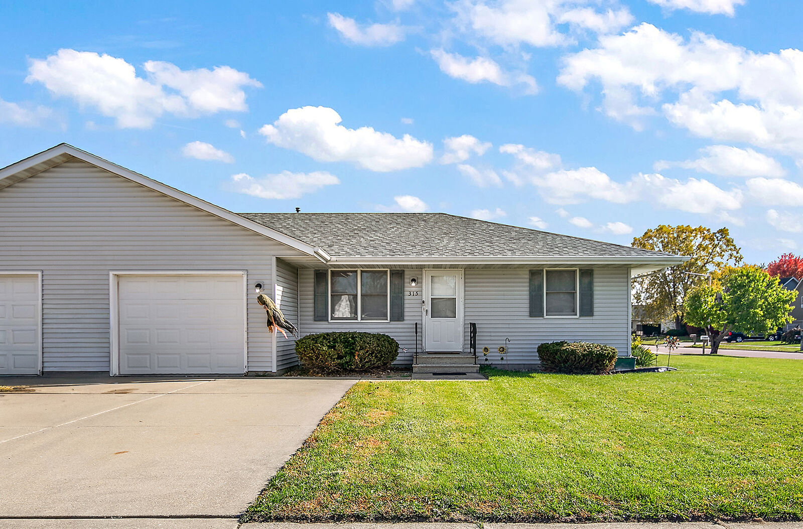 Property Photo: 315 N School Street IL 60416