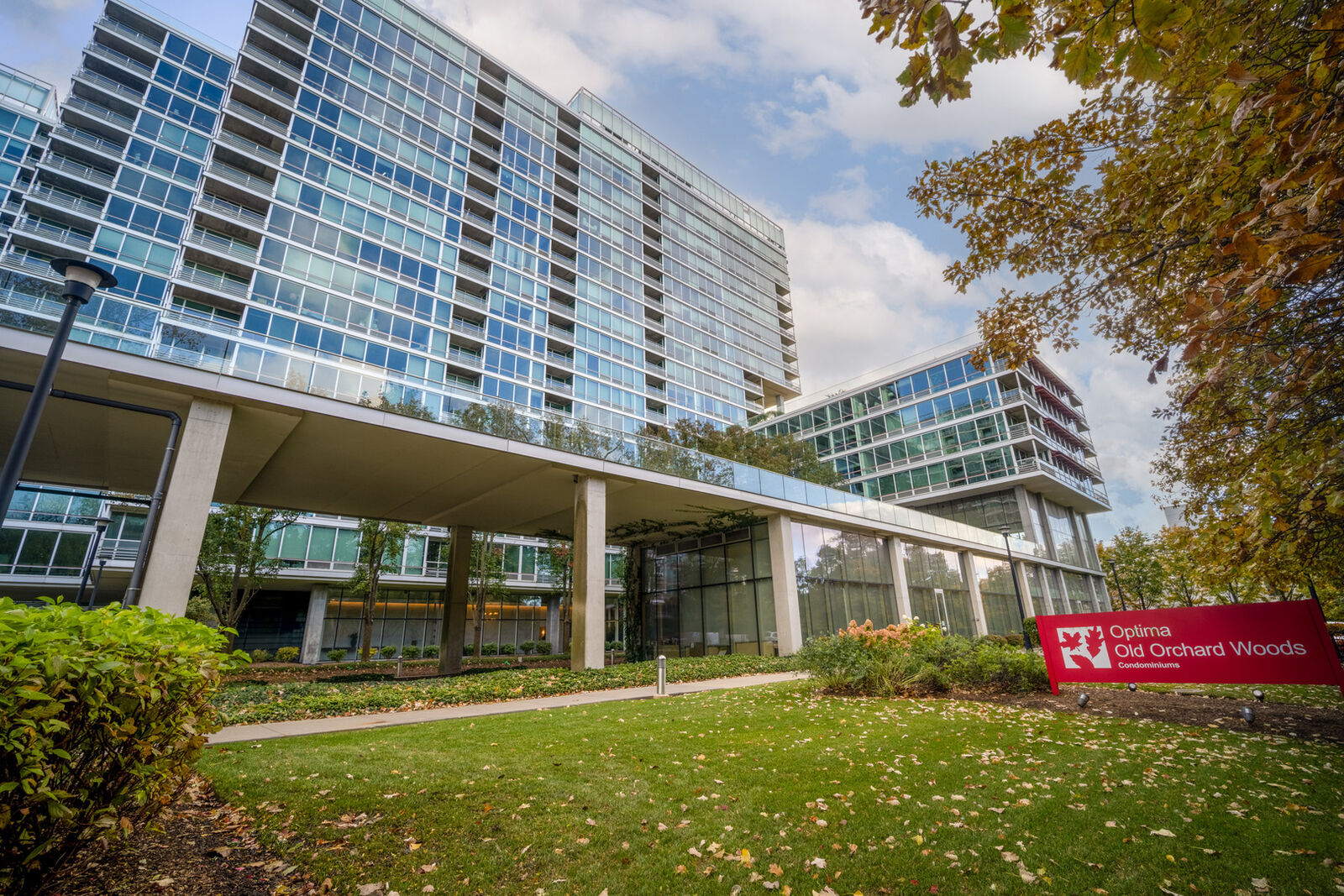 Property Photo:  9655 Woods Drive 1304  IL 60077