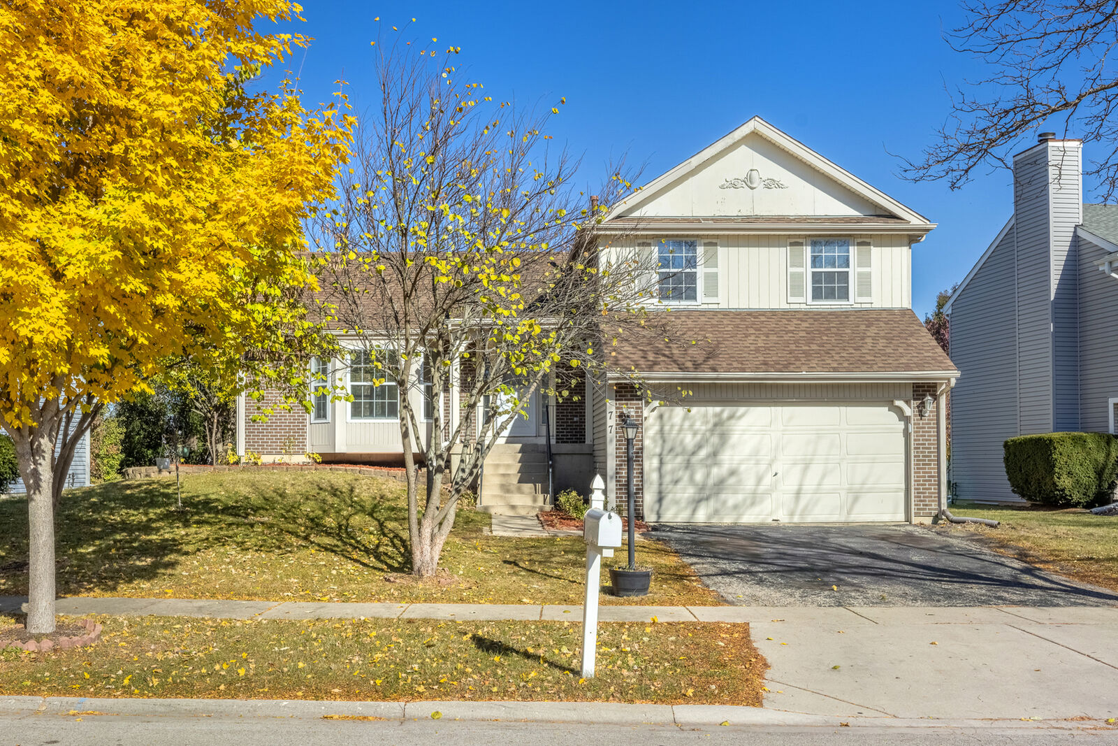 Property Photo: 77 Brookstone Drive IL 60107