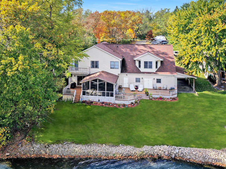 Property Photo:  5012 W Lake Shore Drive  IL 60097