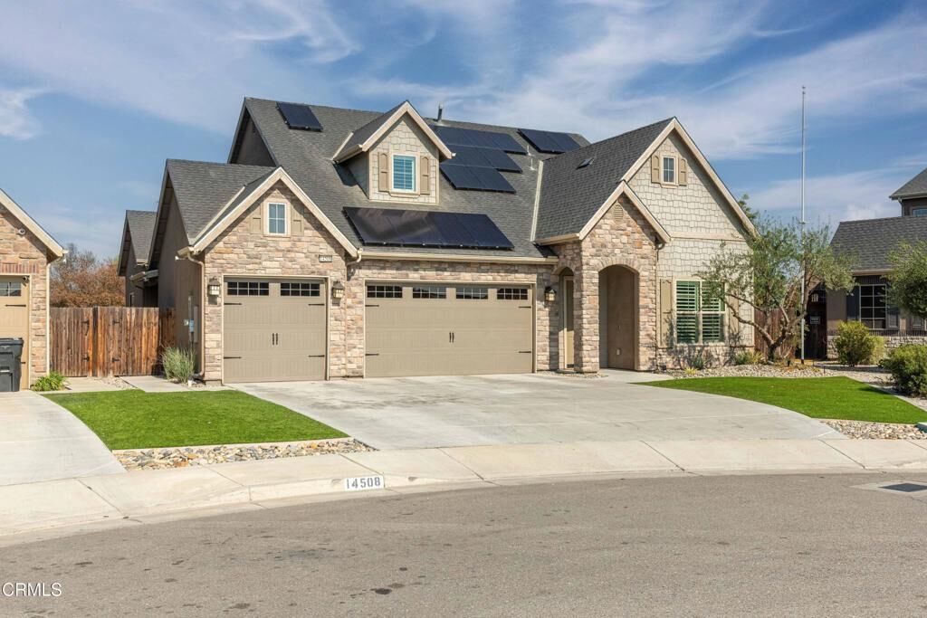 Property Photo: 14508 Plumeria Court CA 93314