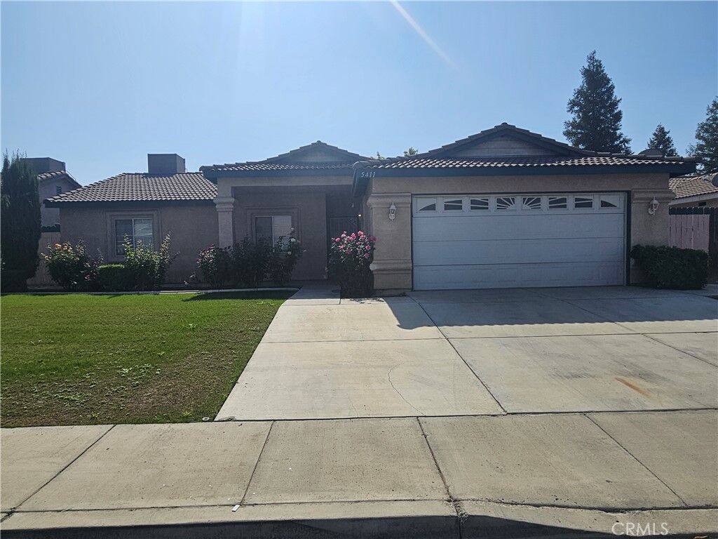 Property Photo: 5411 Los Amigos Drive CA 93307