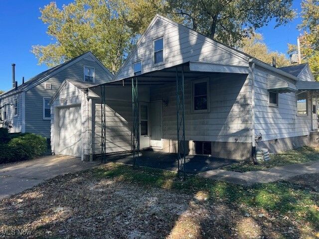 Property Photo:  1806 Ferndale Road NW  OH 44709 