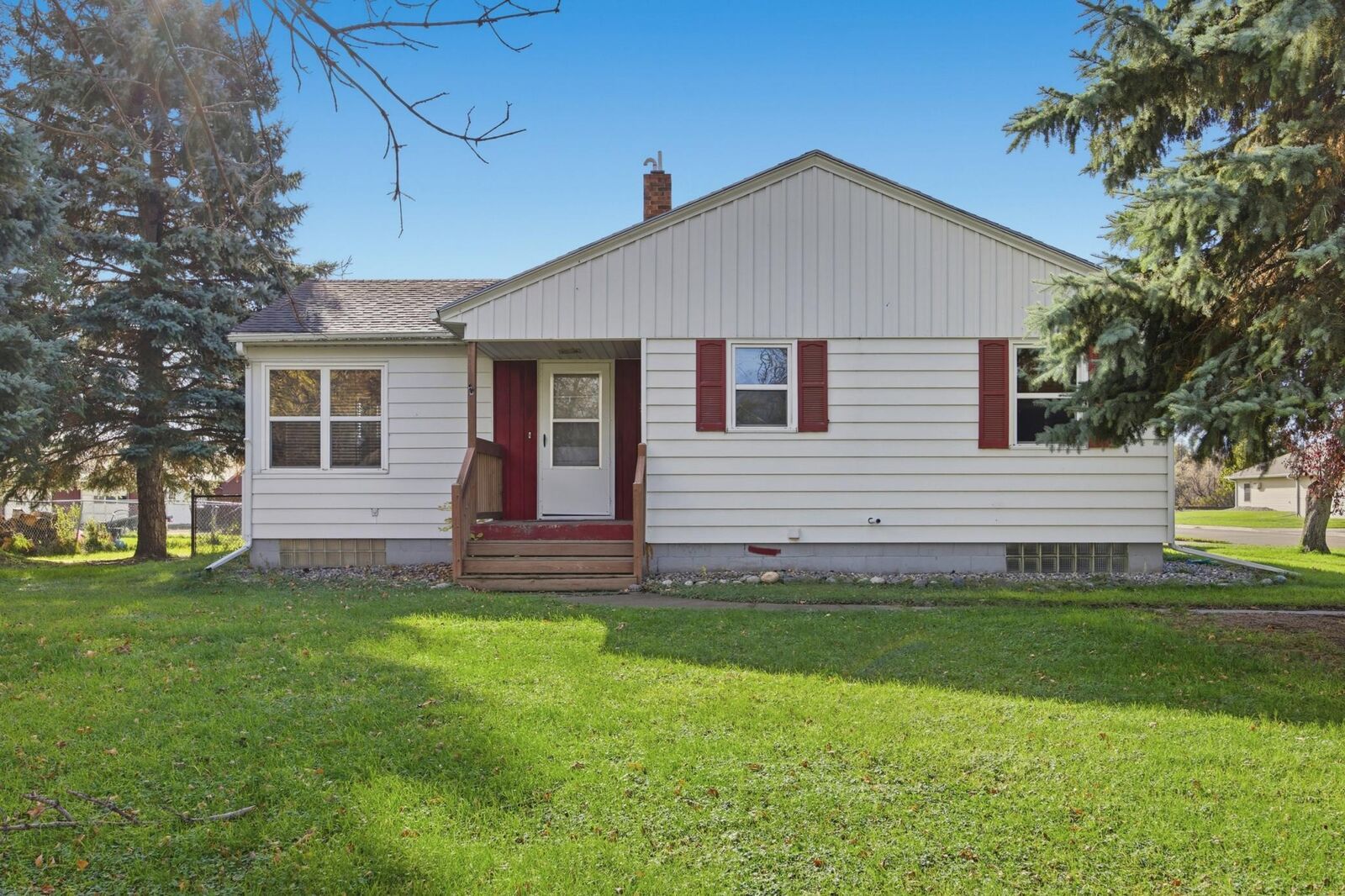 Property Photo:  1002 1st Street N  ND 58012 