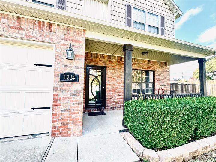 Property Photo:  1214 Queensbury Street  AR 72745 