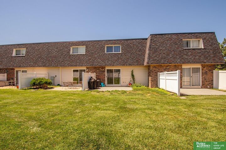 Property Photo: 1120 Delmar Street 4B NE 68046