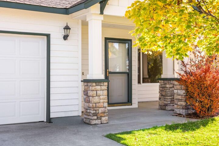 Property Photo:  2056 NW 19th Place  OR 97756 