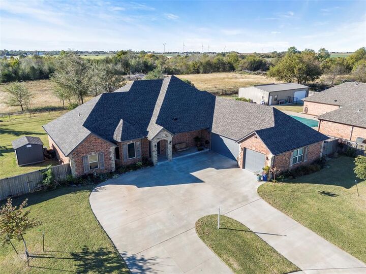 Property Photo:  516 Kings Court  OK 73089 
