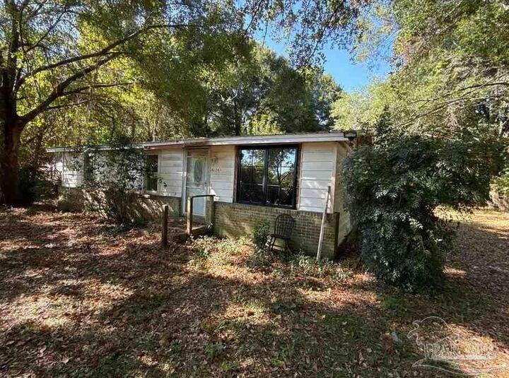 Property Photo: 4124 Lawrence Ave FL 32571