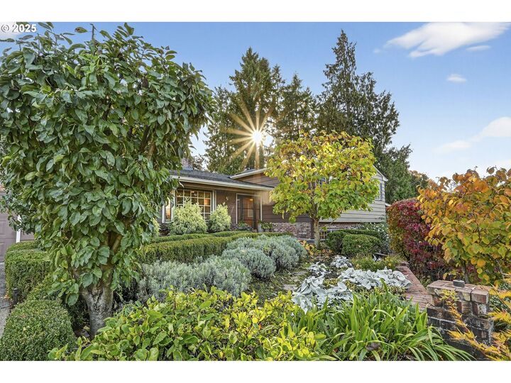 Property Photo:  6744 SW Raleighwood Way  OR 97225 