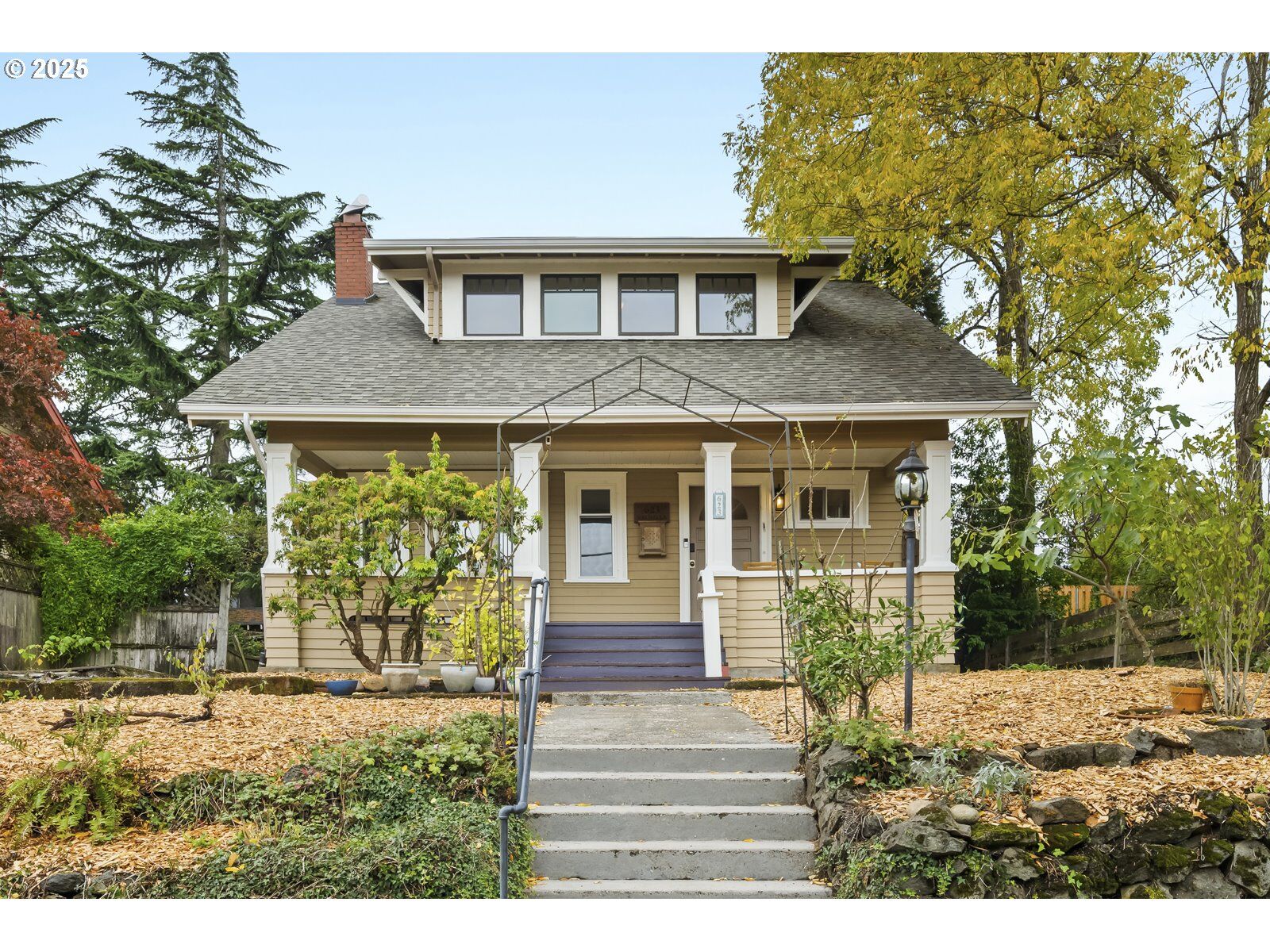 Property Photo: 623 SE 69th Ave OR 97215