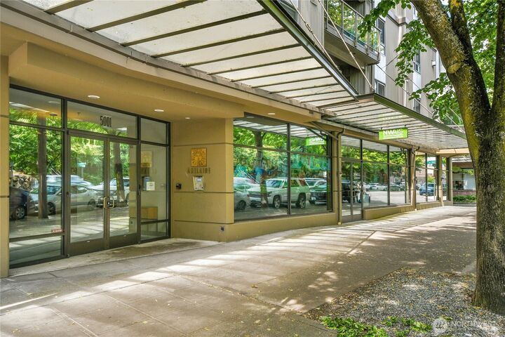 Property Photo: 5001 California Avenue SW 212 WA 98136