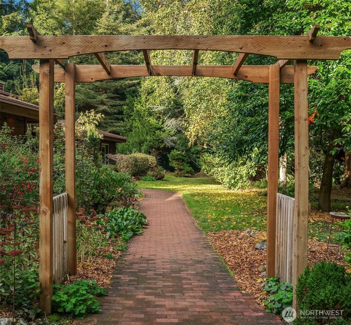 Property Photo: 27407 94th Avenue SW WA 98070