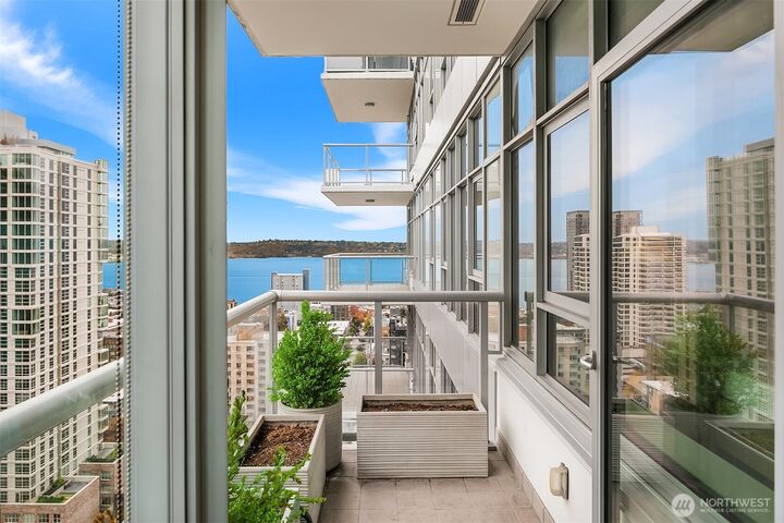 588  Bell St 2405S  Seattle WA 98121 photo