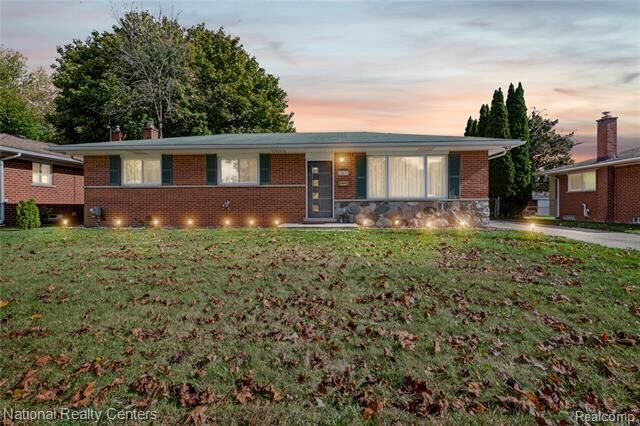 Property Photo:  18872 Hillcrest Street  MI 48152 