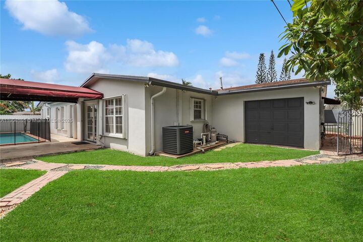 Property Photo: 6051 SW 110th Ave FL 33173