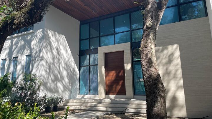 Property Photo: 1409 Algardi Ave FL 33146