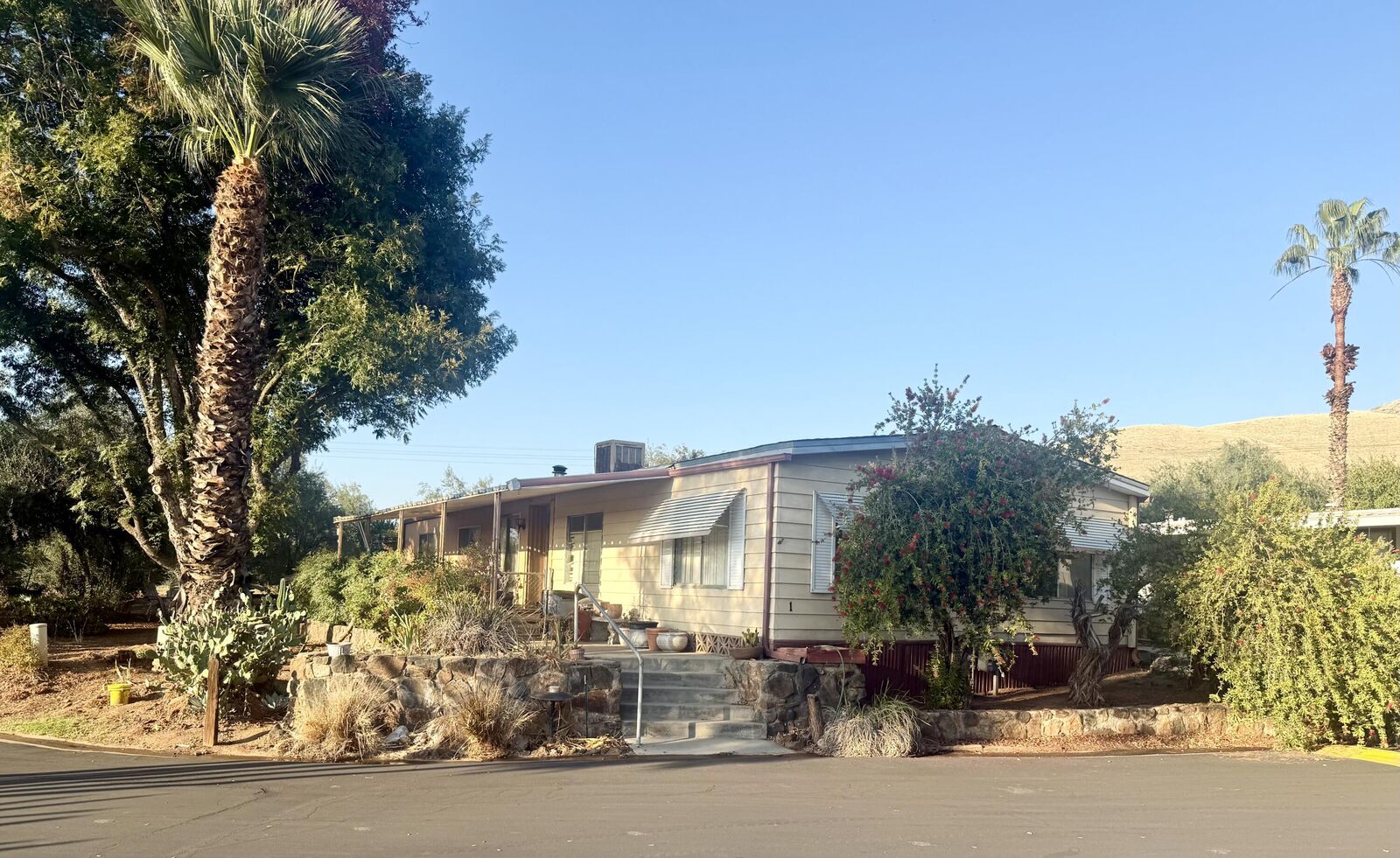Property Photo: 690 N Castle Rock Street 1 CA 93286