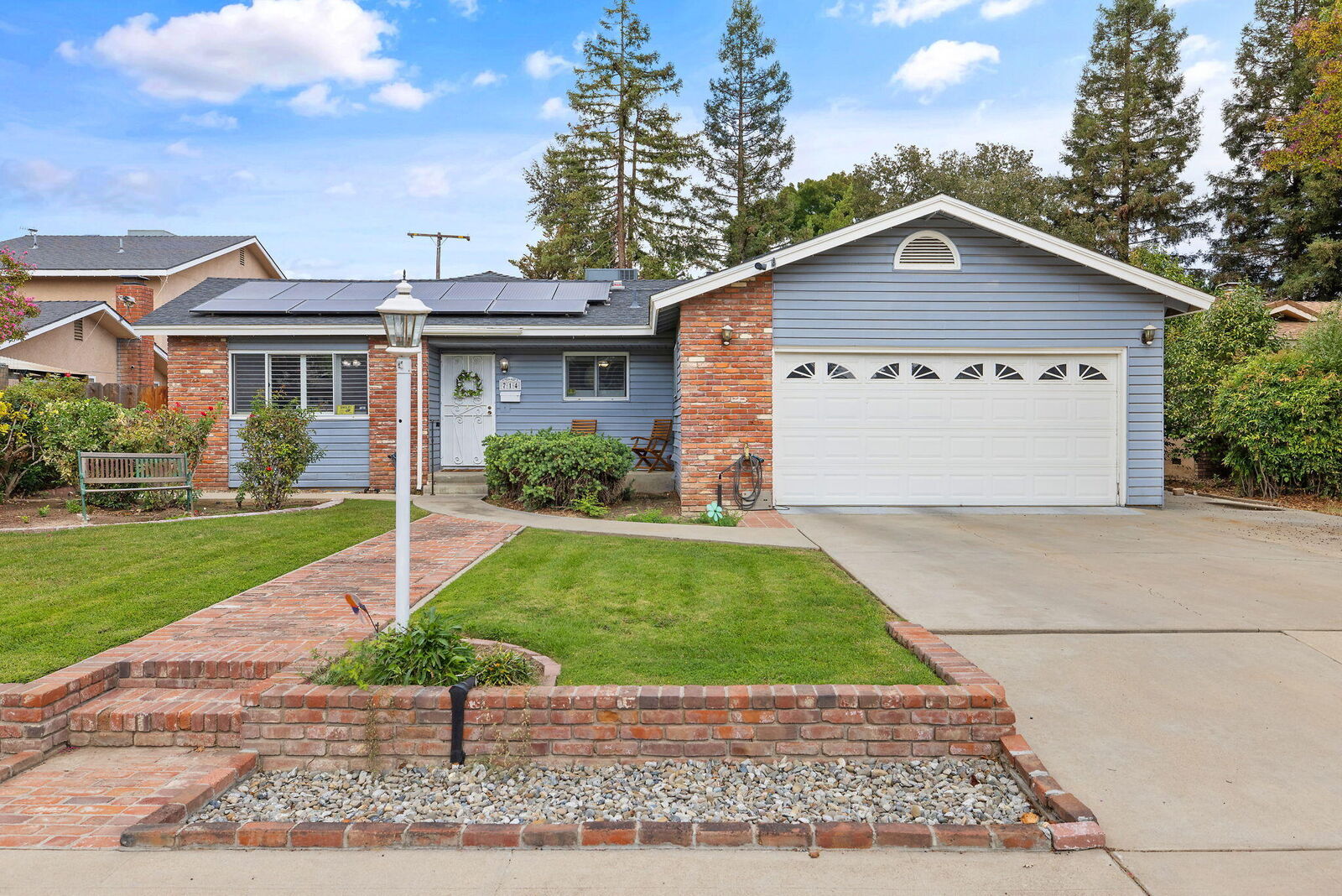 Property Photo:  714 W Cambridge Avenue  CA 93277 
